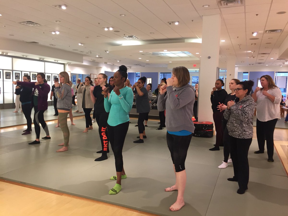 ups_hub's tweet photo. Toledo Area WLD self defense class! We punched, kicked, laughed and learned! @Gr8LakesUPSers #TogetherWeAreUPS https://t.co/8fSby60tXp