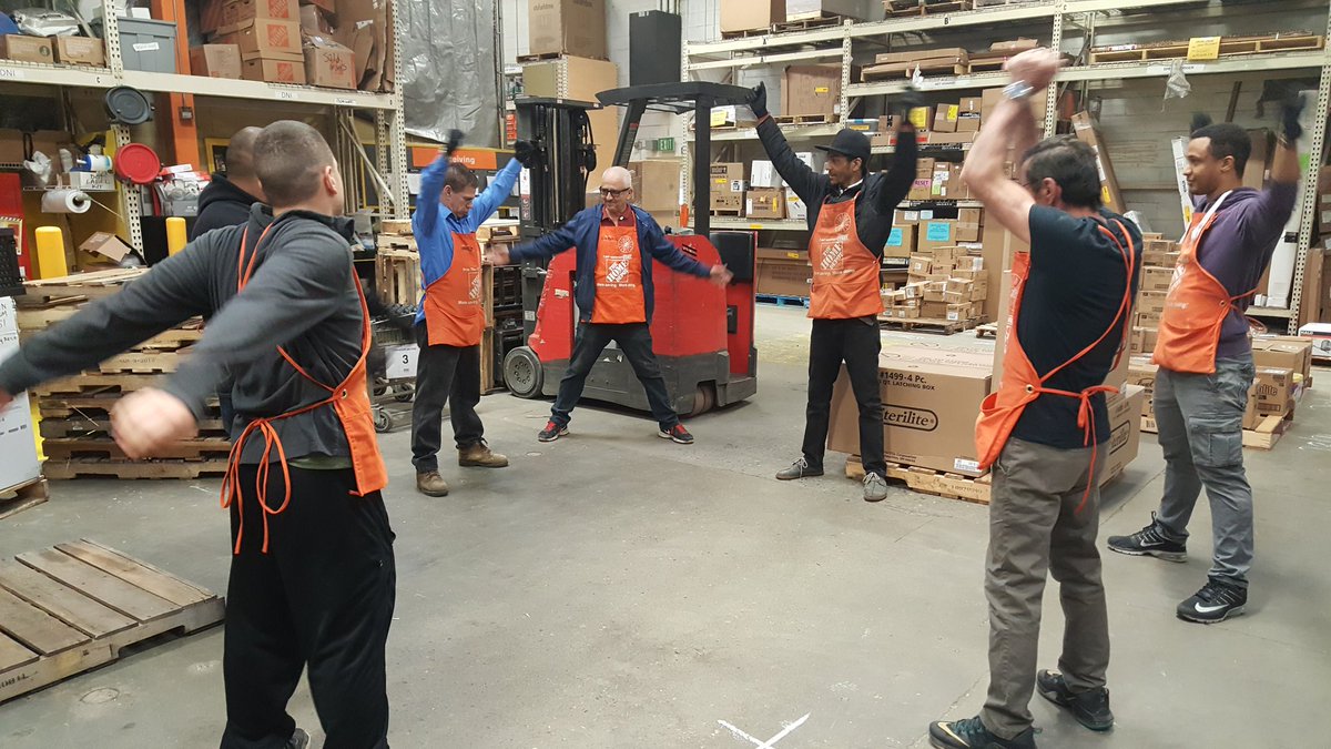 904SuperMovers's tweet photo. Warm up time , 904 getting ready to put a smack down on the freight @alex_Rdgzi  @Tino_Longobardi @LourdesPerry @kesaun333 https://t.co/18NYqb0ssq