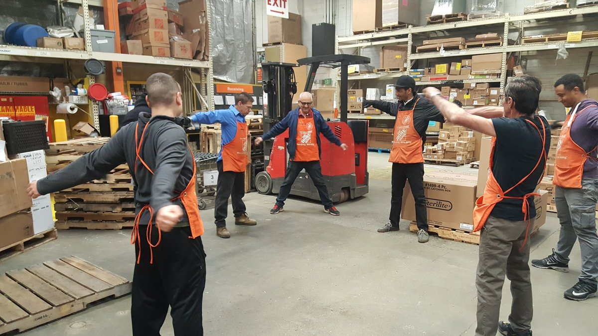 904SuperMovers's tweet photo. Warm up time , 904 getting ready to put a smack down on the freight @alex_Rdgzi  @Tino_Longobardi @LourdesPerry @kesaun333 https://t.co/18NYqb0ssq