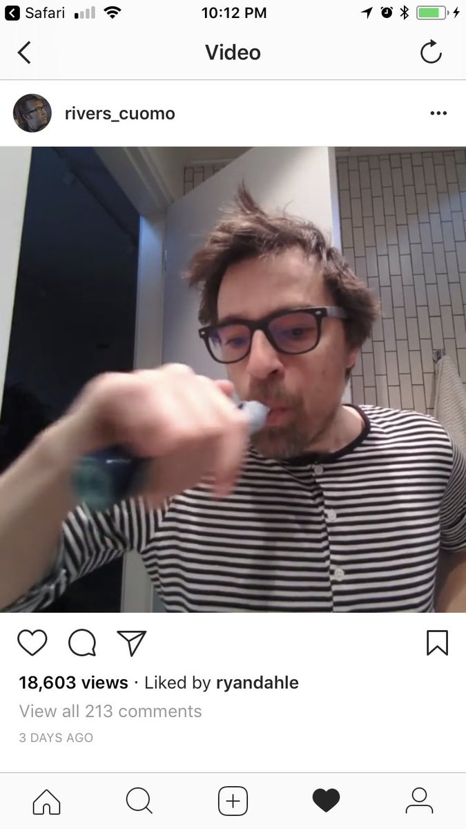 jdriscoll03's tweet image. When your favorite Canadian artist @ryandahle also appreciates your favorite American Artist @RiversCuomo brushing his teeth! Good times #limblifter #weezer