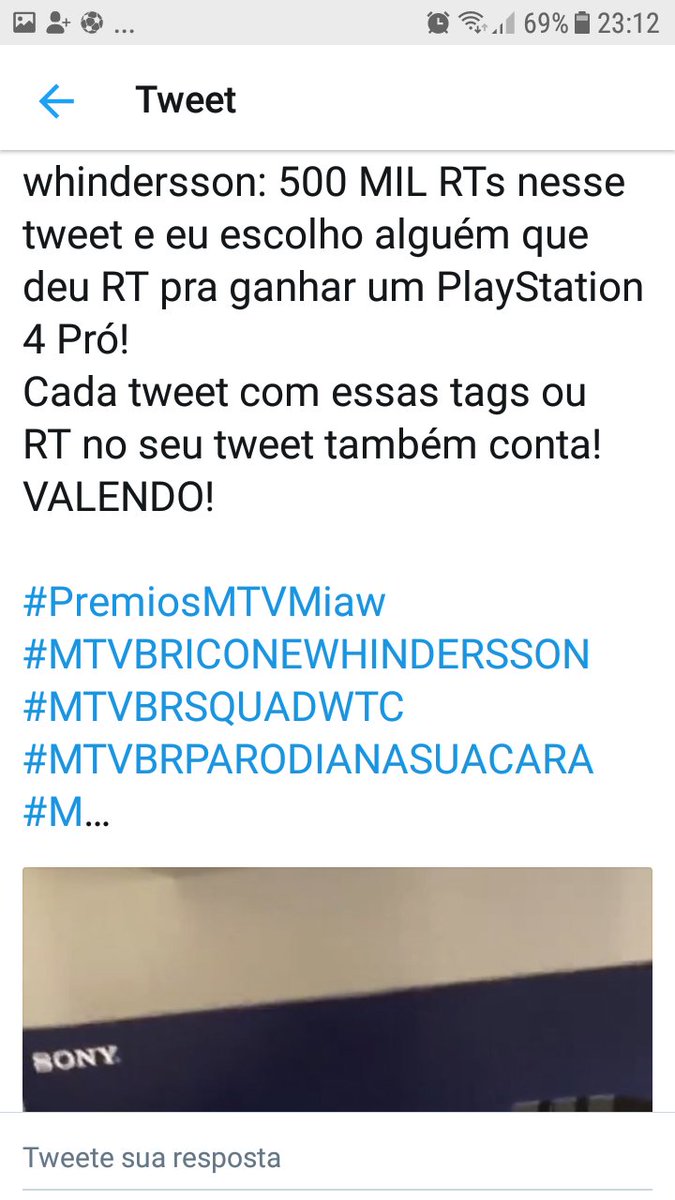 Cristia93700789's tweet photo. @winderssonunes RT ... vc e a Luiza pode vir jogar com a minha família!!! Escolhe Noooiiiiissss! Vi a postagem no Instagram e resolvi baixar esse passarinho para participar também kkkkk #MTVBRICONEWHINDERSSON  
#EscolheNoiiisss https://t.co/unUCIdD5kj