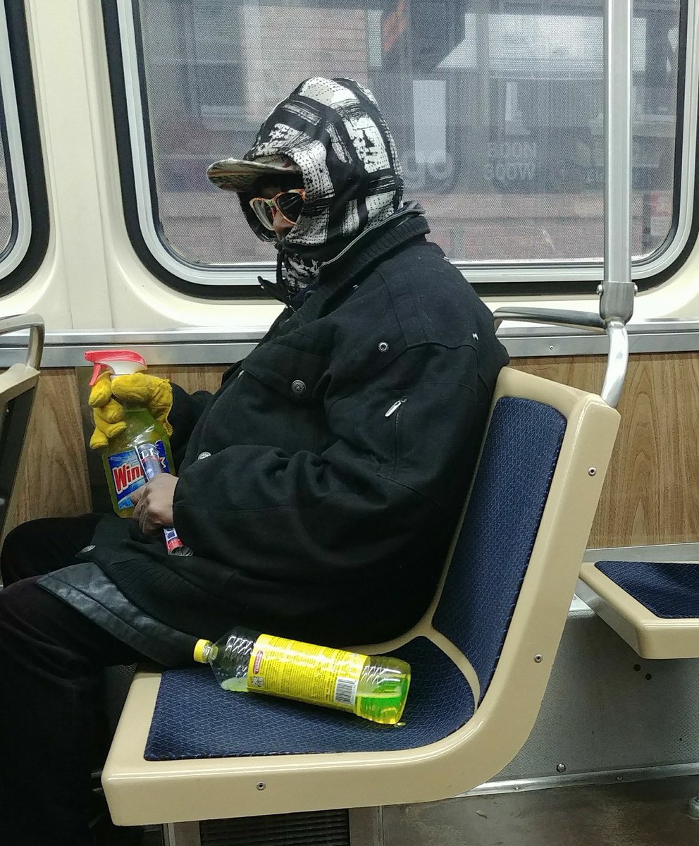 PeopleofCTA's tweet image. This guy's not taking any chances #cta #brownline #germaphobe #peopleofthecta