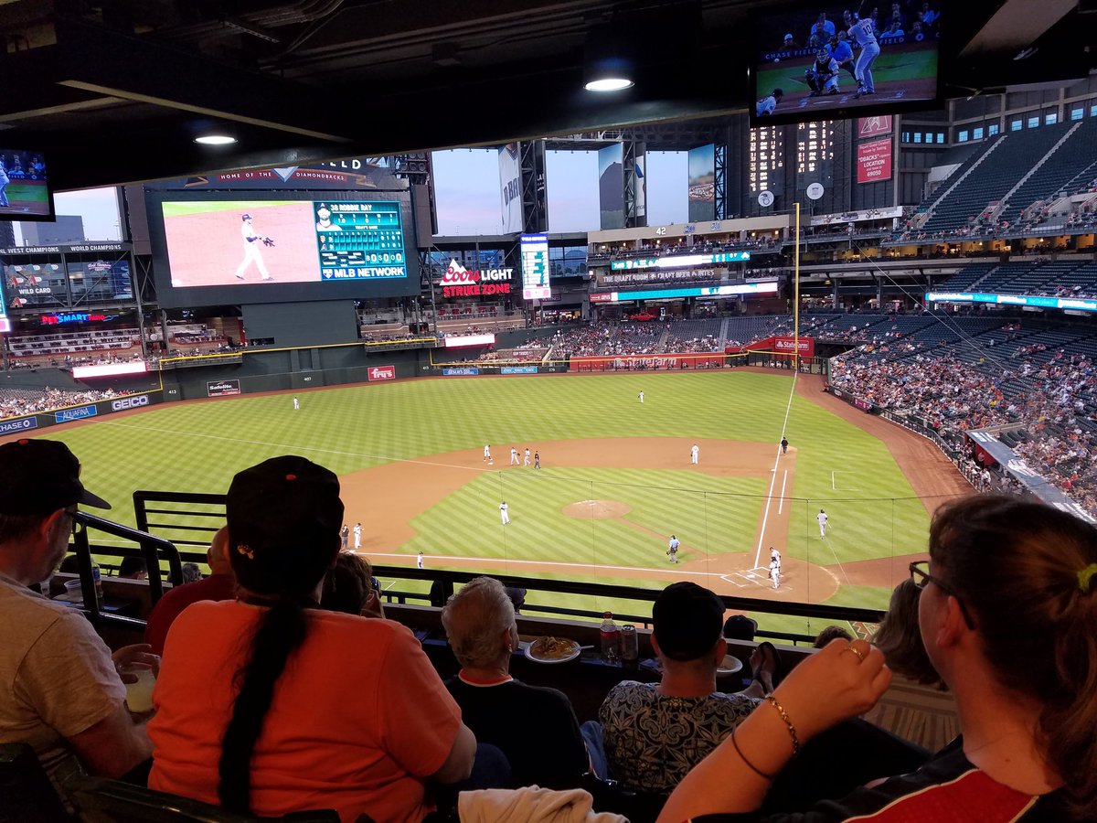 SarahPolenick's tweet photo. @diamondresorts owners enjoying the @Dbacks owners suite! Now this is the way to see a #baseball game! #DbacksvsGiants #StayVacationed @reinhartshell @tchrisbrock45 @DemutisG #DiamondEvents https://t.co/3XewWDsQ4i