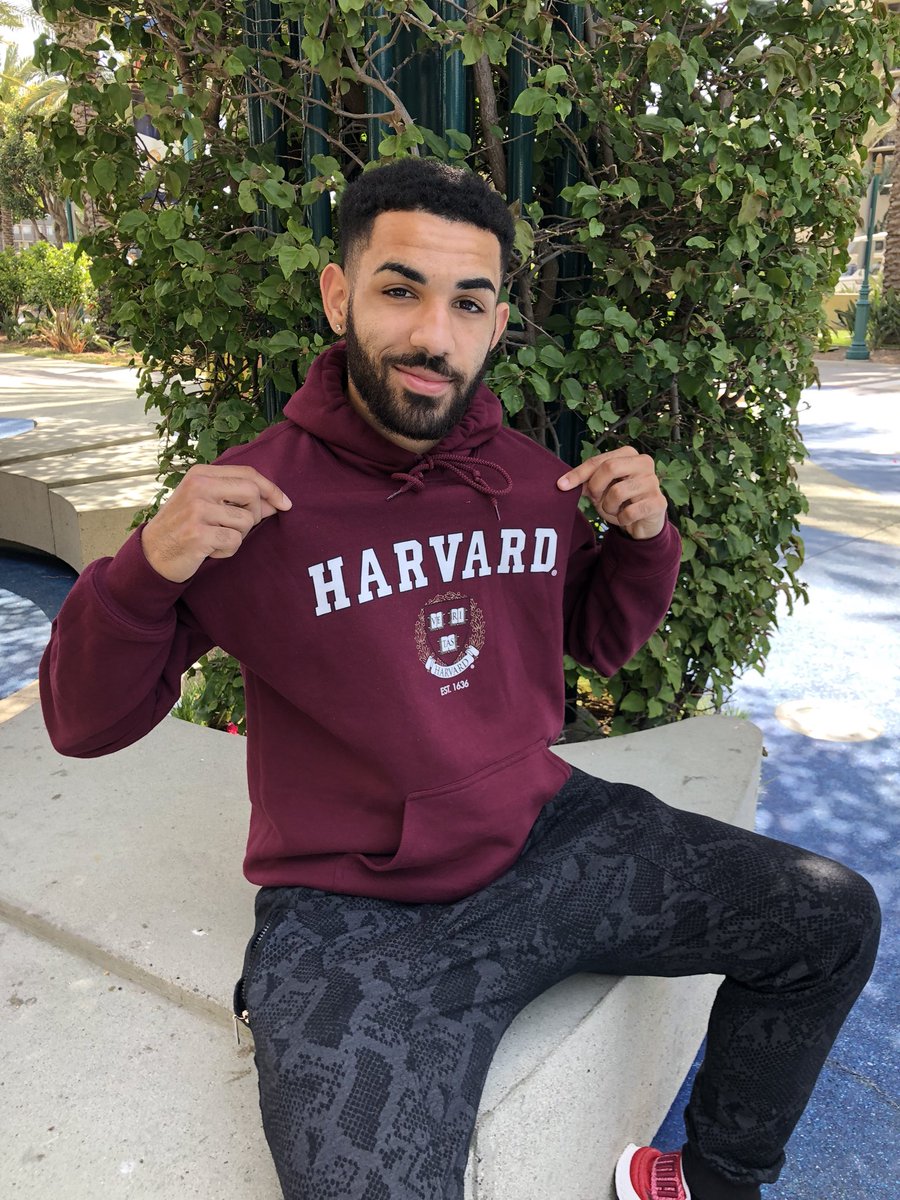 DrakeJohnson's tweet image. It’s official, I’m Harvard bound 🎓 #harvard2022