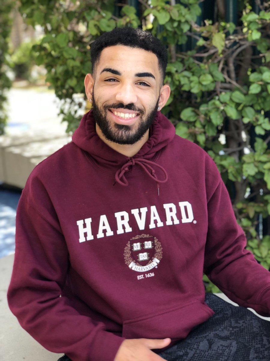 DrakeJohnson's tweet image. It’s official, I’m Harvard bound 🎓 #harvard2022