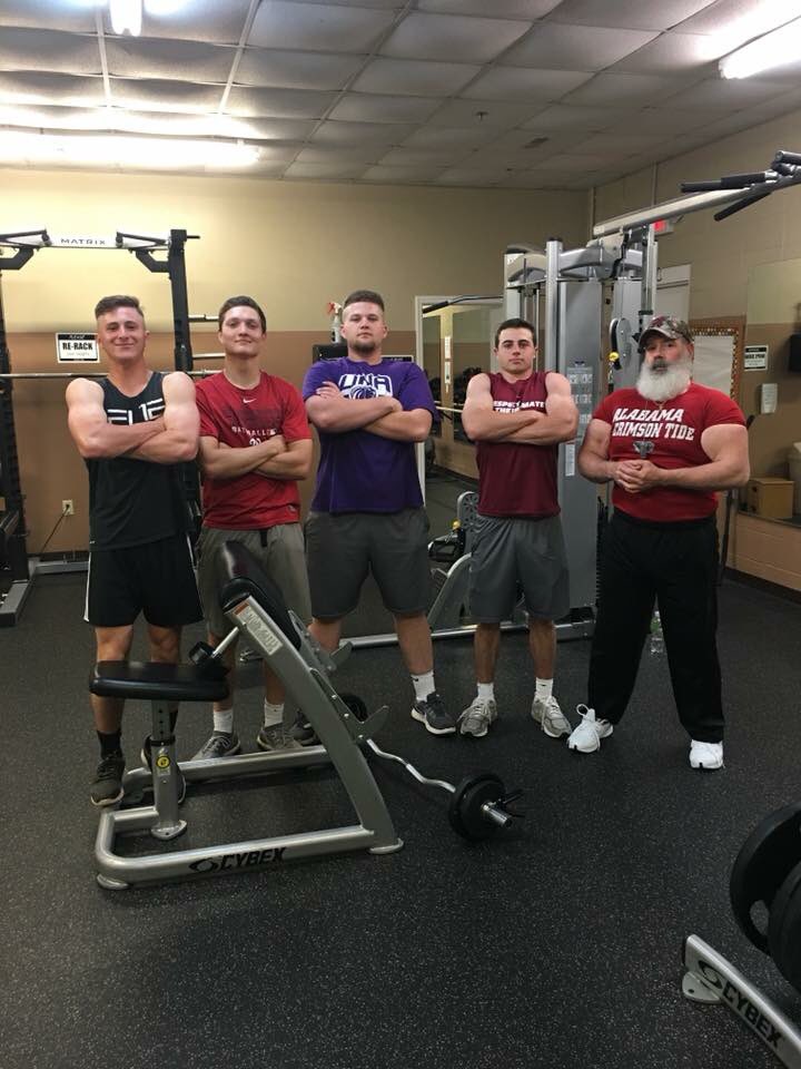 sglollar's tweet photo. The Gun show was in town tonight! @LollarJT @RobRichards31 @jarad_brimer @sadler_nick @CalhounBaseball @UNAgolf https://t.co/LPA0vvvd5R
