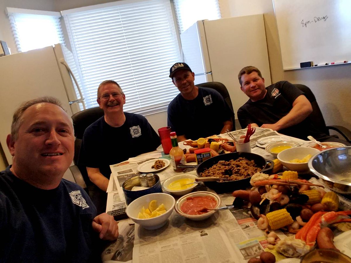 IAFFLocal1290's tweet photo. When your Captain hits 40 years of service at #aurorafire then informs u that you'll have to pry his cold, dead hands from the reigns...u do a low-country boil for dinner! Congrats Cap! #keepsgoingandgoing https://t.co/XLmMaY4aZ0