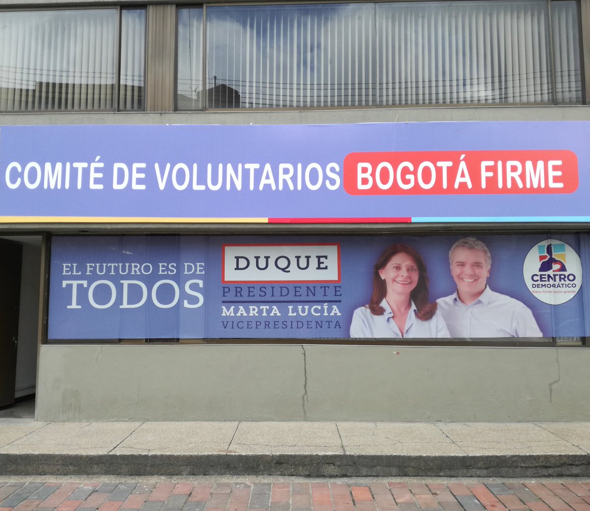sergioaraujoc's tweet photo. Retweeted Guanpi (@Guanpi_forever):

@sergioaraujoc Comité d Voluntarios BOGOTÁ FIRME #bogotafirme

@IvanDuque PTE
@mluciaramirez VicePTE

@CeDemocratico @AlvaroUribeVel https://t.co/uGO4394emw