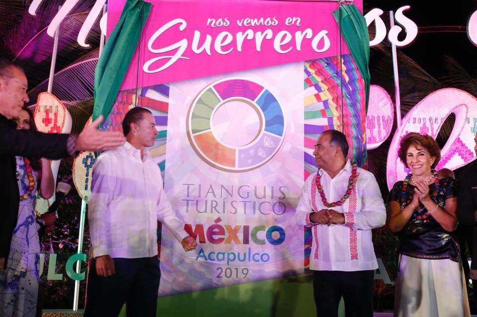 hvicario's tweet photo. Acompañamos al Gobernador del Estado de Guerrero @HectorAstudillo a la recepción de la estafeta del #TianguisTurístico2019 de manos del Gobernador de Sinaloa @QuirinoOC #NosVemosEnGuerrero https://t.co/tGTWnuF7ZT