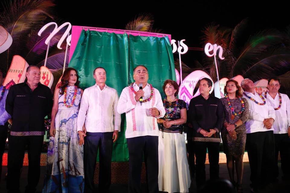 hvicario's tweet photo. Acompañamos al Gobernador del Estado de Guerrero @HectorAstudillo a la recepción de la estafeta del #TianguisTurístico2019 de manos del Gobernador de Sinaloa @QuirinoOC #NosVemosEnGuerrero https://t.co/tGTWnuF7ZT