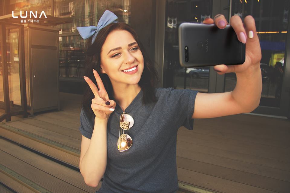 Untuk Kalian yang suka Selfie, #LUNAG8 dengan camera 20MP+8MP nya siap mengahasilkan gambar yang berkualitas