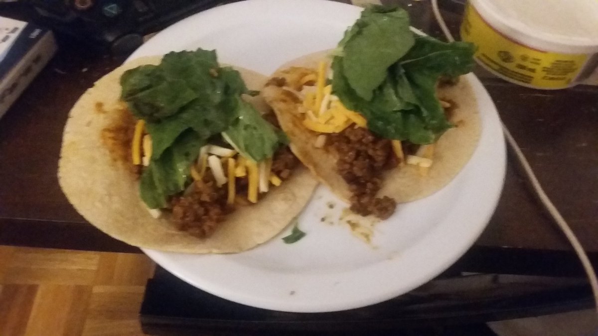 HuskerFox's tweet photo. Used these Taco spice kits for the meat but then I realized that there really wasn't much to them
Cracked open 2 cans of Stagg chili. Threw that in along with a few of my own spices to sweeten it up.
@Bioxz got Romaine lettuce instead of Iceberg. Still not bad.
#FursThatCook https://t.co/VJcw79bUUI
