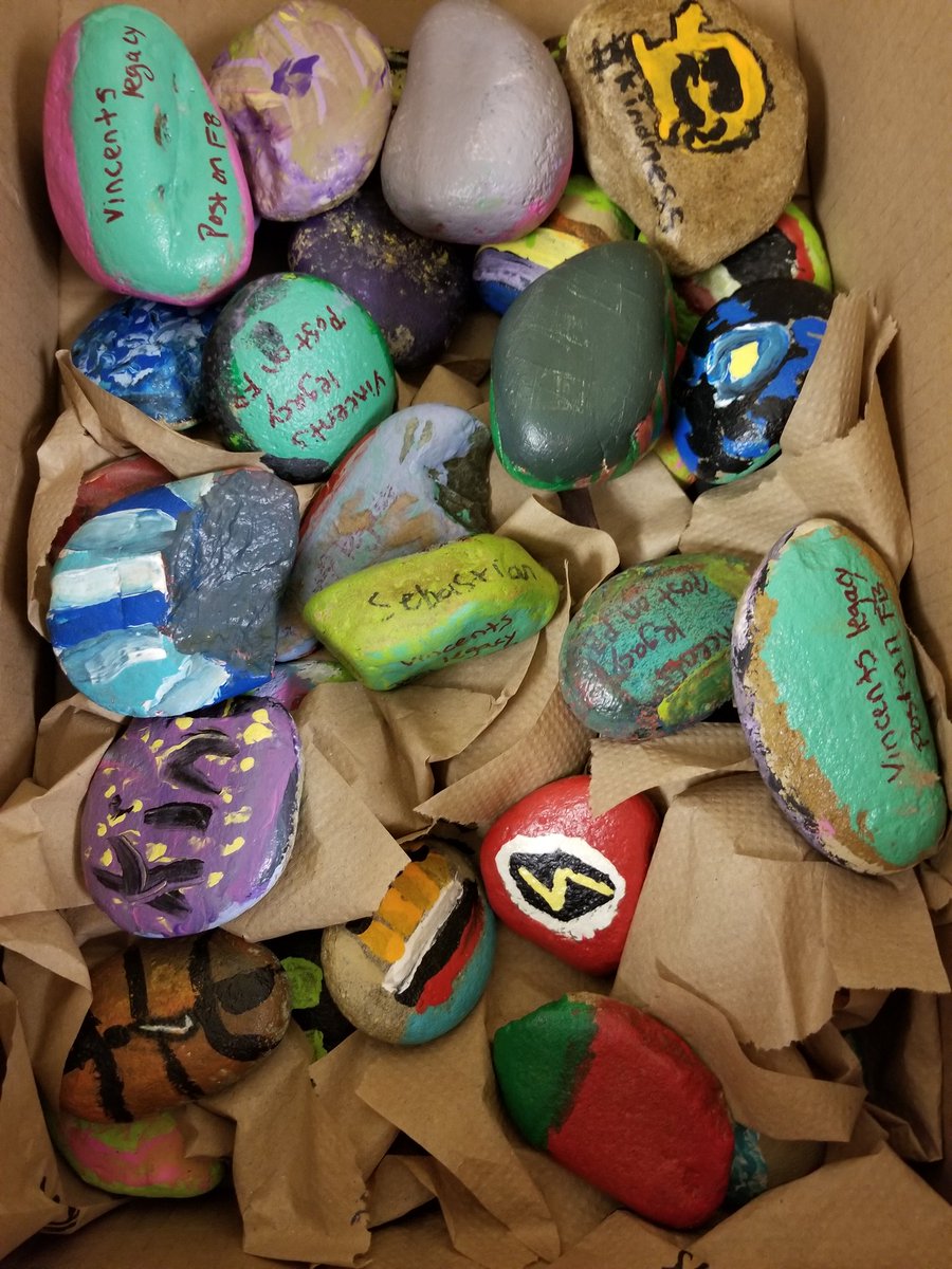 Partnering with BHT, Jones FLA is sharing their Kindness Rocks with the 'Walking School Bus' so that BHT students can hide them along the trail this Friday
 What a wonderful group of kind leaders we have at Jones Intermediate!
#MACSawesome 
#JOLeaders 
#FLAJONES 
#Vincentslegacy