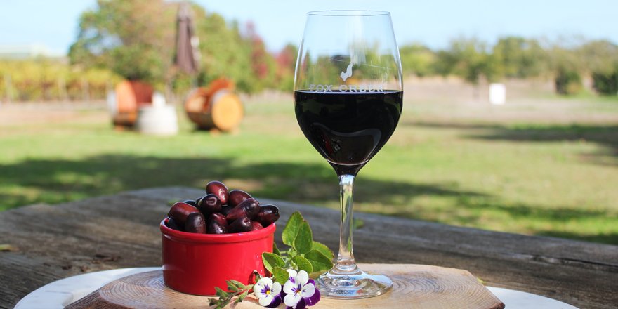 FoxCreekWine's tweet photo. Today we celebrate the work of Brian Swanson, owner of Brian's Olive Shop who produces delicious locally grown olives. His Kalamatas are sourced from only the best groves in the region. His olives are very tasty and can be added to any platter or purchased separately. #tastingaus https://t.co/H2xbjVnhx6
