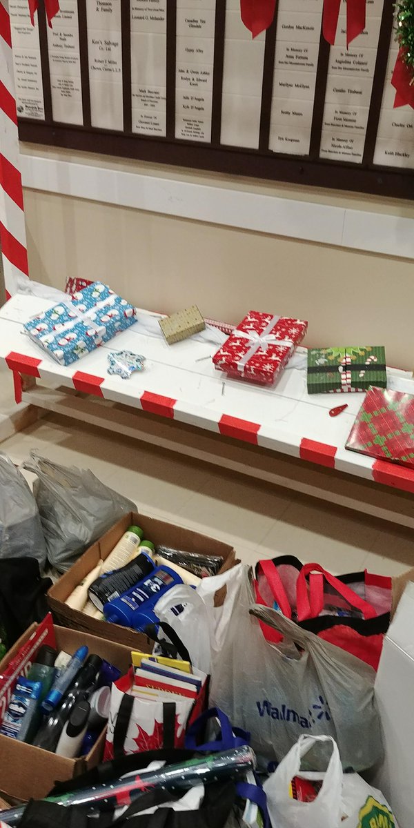 ToolBoxNiagara's tweet photo. An idea in November to make 25 boxes of essentials for homeless men in #Niagara, brought a community together. In a little over a month, there were 300 boxes put together and donated #Community #homelessness #NiagaraRegion https://t.co/3KH2Crxe5e