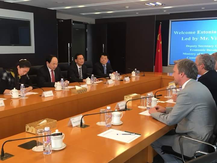 economist_13's tweet photo. Had a meeting with Chairman Mr Li, Vice-president Mr Li and other top executives of #ChinaPostGroup in Beijing yesterday to further strengthen the cooperation between @OmnivaLogistics and CPG in delivery of #ecommerce goods to and from China 🇨🇳 #post #logistics #workatomniva https://t.co/Vi7ik28unT
