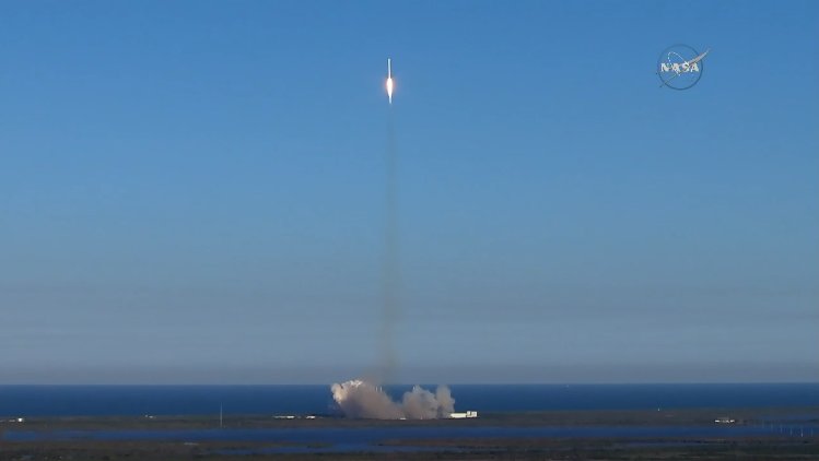 aurorecielfleur's tweet photo. LIFTOFF !!!! 🚀 #SpaceX #Falcon9 #TESS 🛰️ #NASA #TESSLaunch 🙌😊 https://t.co/Ox8woJXoSC
