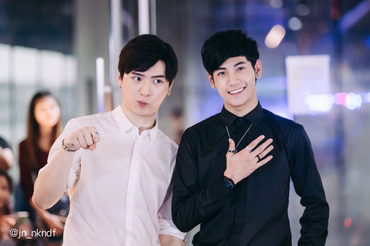 UNION_SK's tweet photo. #ทีมพีรญา #SingtoKrist 
2018.4.19
You are my sunshine.
You are my everything.
Love is forever.
Happy one year anniversary.
一周年快乐❤
@kristtps @stjinx_maya https://t.co/JAj1q2wQro