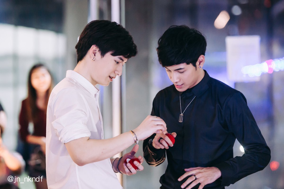 UNION_SK's tweet photo. #ทีมพีรญา #SingtoKrist 
2018.4.19
You are my sunshine.
You are my everything.
Love is forever.
Happy one year anniversary.
一周年快乐❤
@kristtps @stjinx_maya https://t.co/JAj1q2wQro