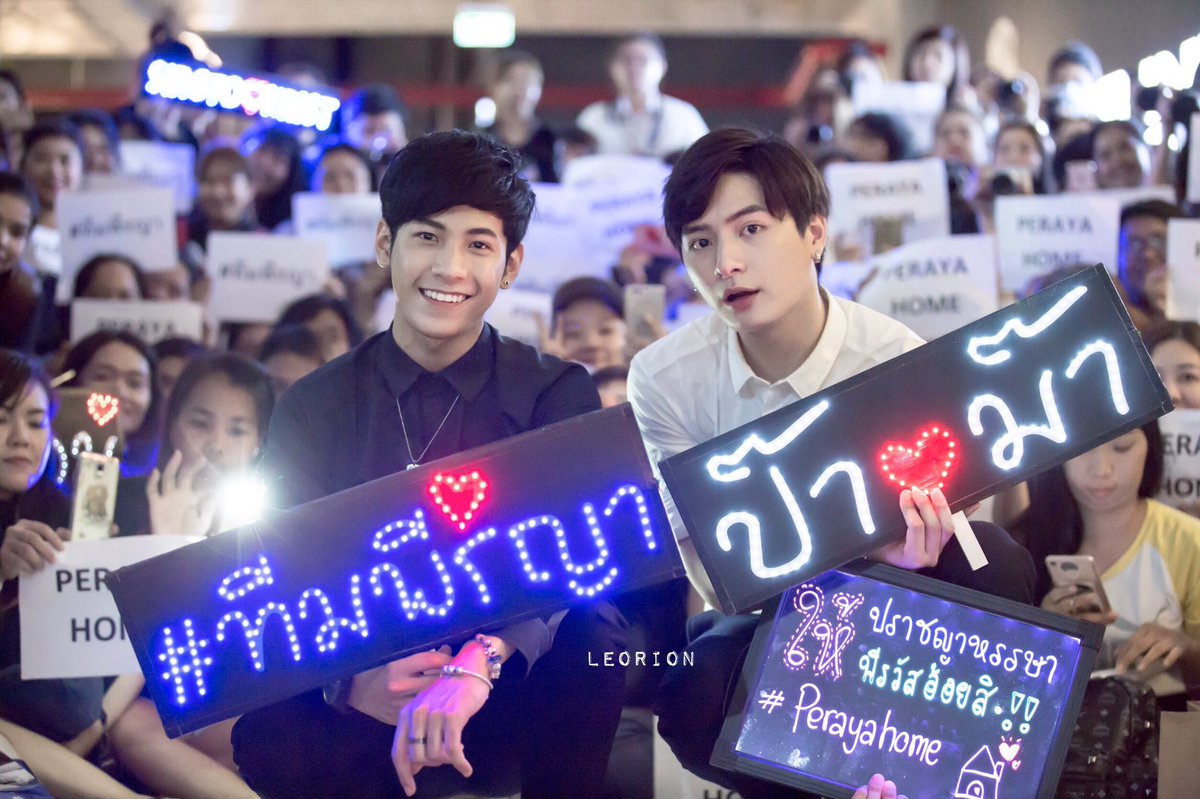 UNION_SK's tweet photo. #ทีมพีรญา #SingtoKrist 
2018.4.19
You are my sunshine.
You are my everything.
Love is forever.
Happy one year anniversary.
一周年快乐❤
@kristtps @stjinx_maya https://t.co/JAj1q2wQro