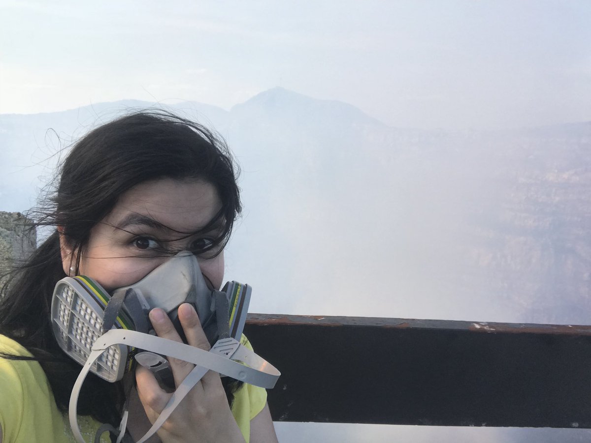 #Interdisciplinaryresearch at its best! Our #anthropologist @XochiltExue helping tests our hand held #SO2 monitors for #VolcanMasaya park-rangers and inhabitants of nearby communities #CitizenScience