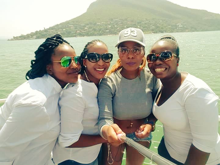 OModingwane's tweet image. MY CREW WE CRUISE  GO CRAZY TOGETHER LOL SISTA LOV