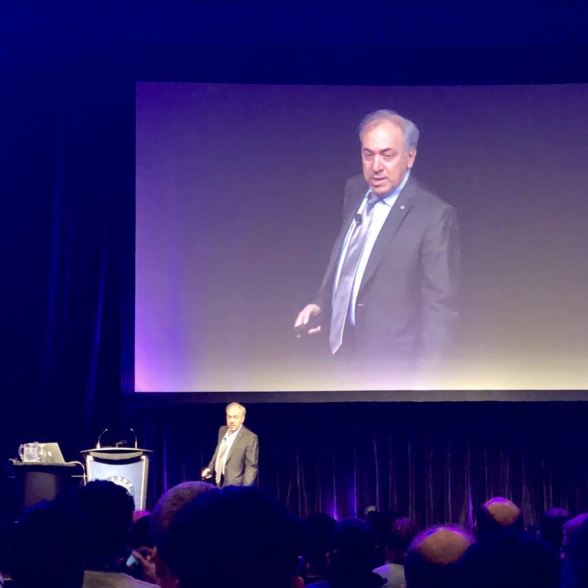 fabienneleonard's tweet photo. Listend to the Siri boss Alex Acero from @Apple @ieee_icassp2018 #calgary #icassp2018 https://t.co/6OFvaddg5y