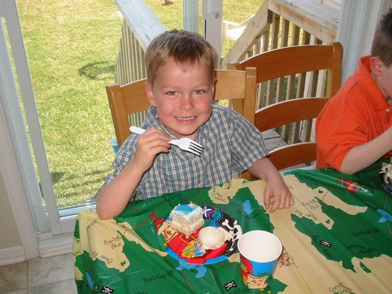 KAlbertMom's tweet photo. Happy 20th Birthday Matthew !!!! 🎂🍧🍨🍹💖🎁
Best of luck on your exams ! #wherehasthetimegone #feelingoldtonight
♥️Love from home xoxoxoxoxo ♥️ https://t.co/XxBQ9ITaSQ