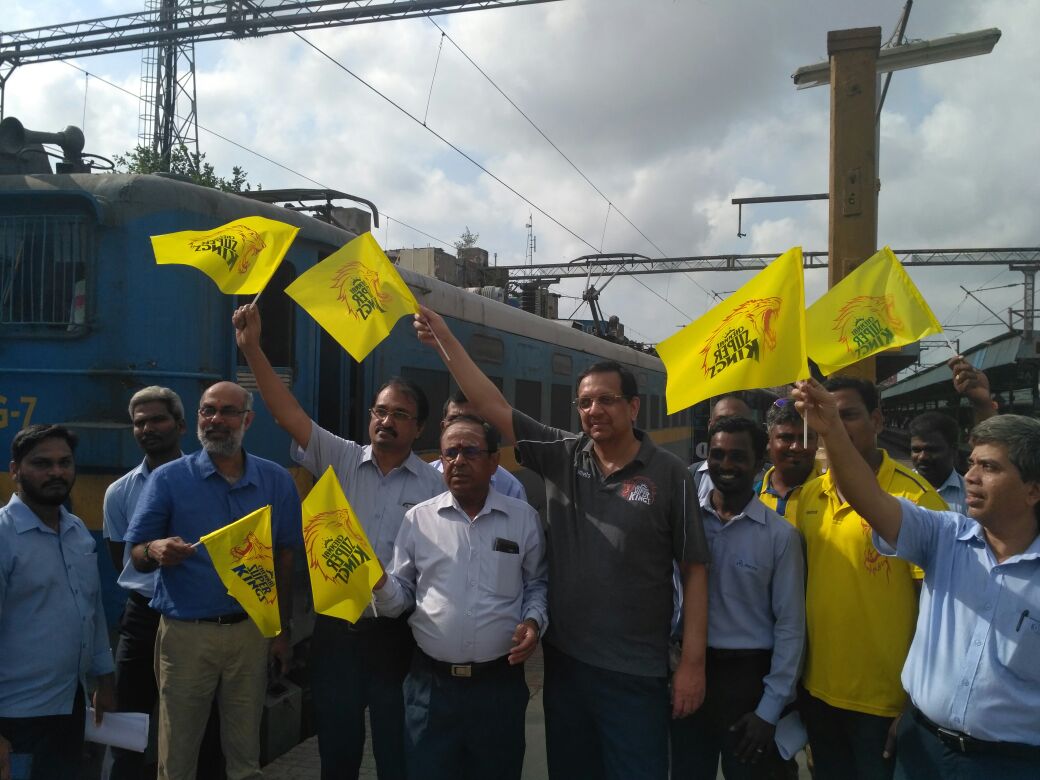 CSKFansOfficial's tweet photo. The Super Sendoff by a Super Team @ChennaiIPL. No words can describe the support CSK management gives to put Fans First. Surely a one of a kind initiative. Take a Bow Team for making this happen🙌💛
#WhistlePoduExpress https://t.co/67datsLlpC