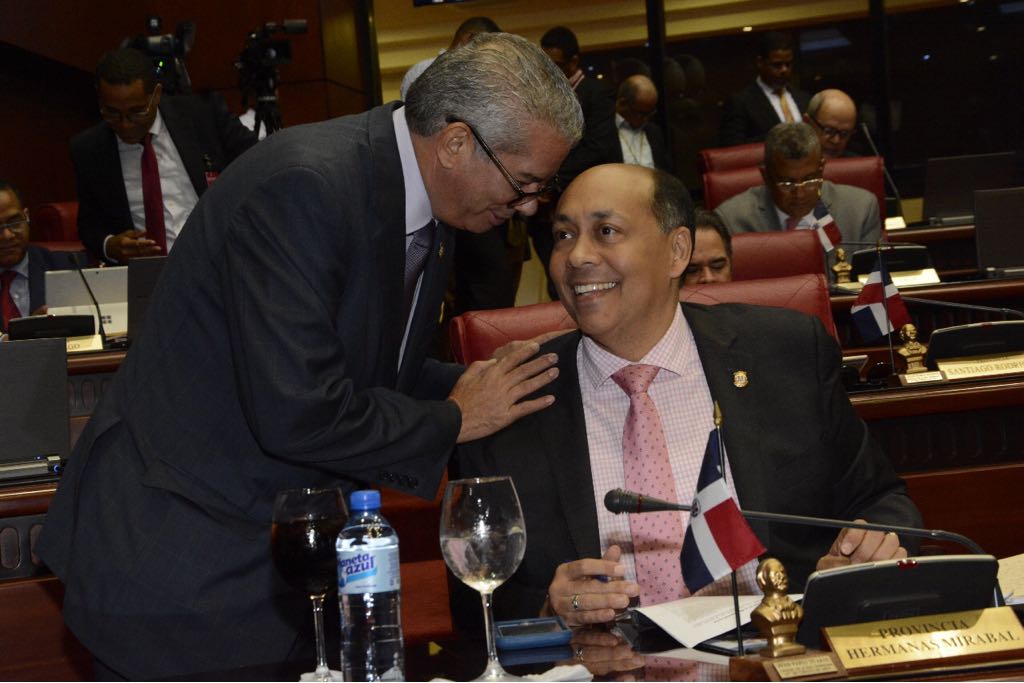 Sesión del día de hoy 18/4 compartiendo con nuestro compañero H.Vieluf #JuntosVamosPorMas #PorUnMejorPais #LuisReneCanaan #NuestroSenador #PorUnaMejorProvincia #Dm20Lr20