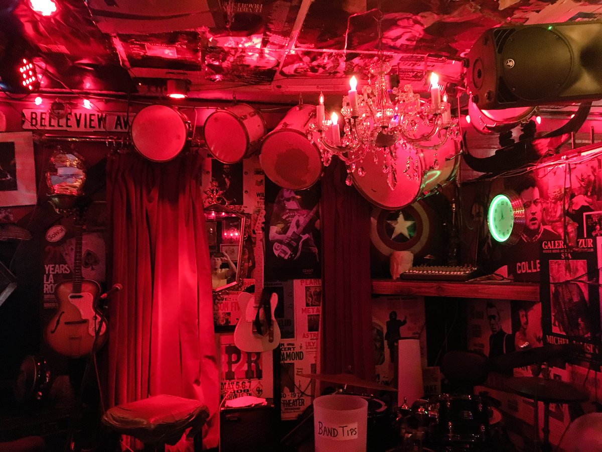 SashaEats's tweet image. The Red Bar is one of my favorite places in Grayton Beach, Florida. It’s a hot spot for great food and live music. A favorite among locals and visitors, The Red Bar is a must-do when anywhere near Grayton Beach or @30a. #Foodspotting #SashaInPCB #30A