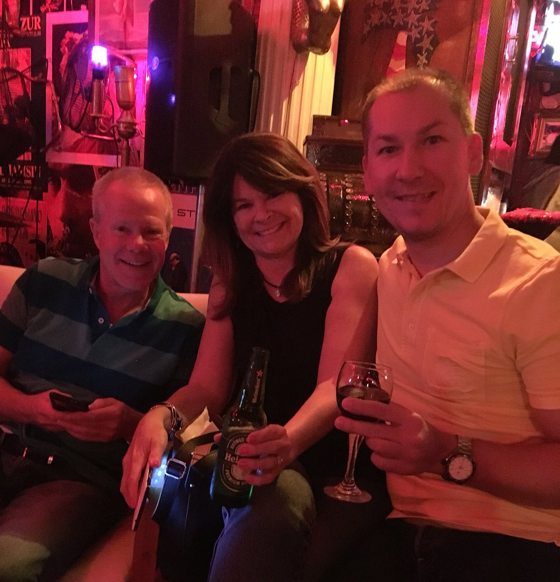 SashaEats's tweet image. The Red Bar is one of my favorite places in Grayton Beach, Florida. It’s a hot spot for great food and live music. A favorite among locals and visitors, The Red Bar is a must-do when anywhere near Grayton Beach or @30a. #Foodspotting #SashaInPCB #30A