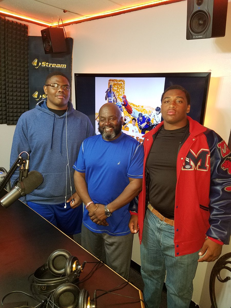 TXTOASTFOOTBALL's tweet photo. Thanks for coming on #TXTOASTHSsport Show... @JermarquesB n @d_robinson78 great job guys
Thank you all for coming on my show..
https://t.co/64q9XkDwvP
Dam I look small... I told you'll I was losing weight!! https://t.co/q81dpc07Wi