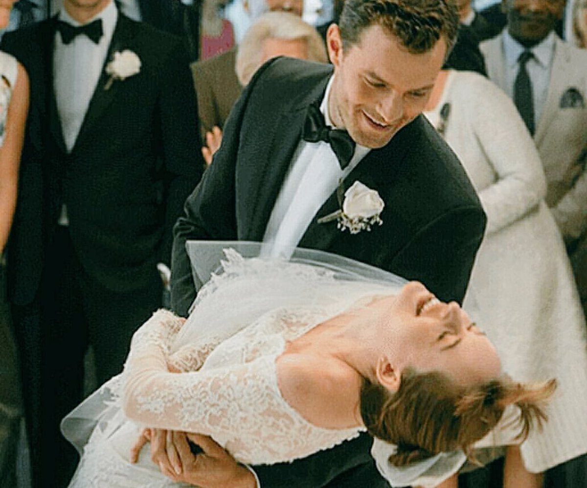 AmorDakotaJamie's tweet photo. “Fifty Shades has left us the thing we cannot but thank practically everyday for. It has left us the pair formed by #JamieDornan and #DakotaJohnson and it’s worth it’s price in gold because they are worth their price in gold”-HappyFM ❤️ https://t.co/JmeLQvwlGi