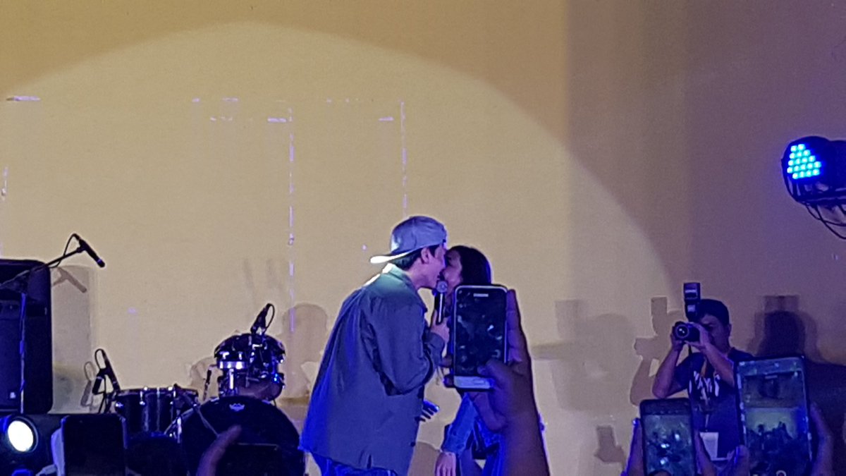 wew65818733's tweet photo. wag na magselos , ang sweet nila ohhh
#StarHuntThemesongByMayMay https://t.co/tyYrbXN92i