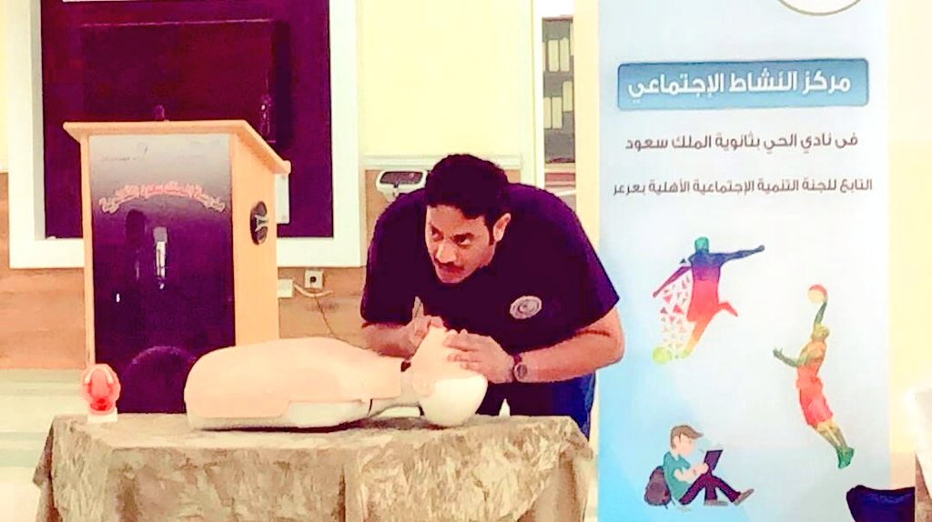 NamaArar's tweet photo. ضمن الشراكة المجتمعية مع نادي الحي طلاب نادي نماء يشاركون في المحاضرة التوعوية للأسعافات الأولية التي أقامها الهلال الأحمر في نادي الحي بثانوية الملك سعود.
@888nsd https://t.co/kBOwZQMqOk