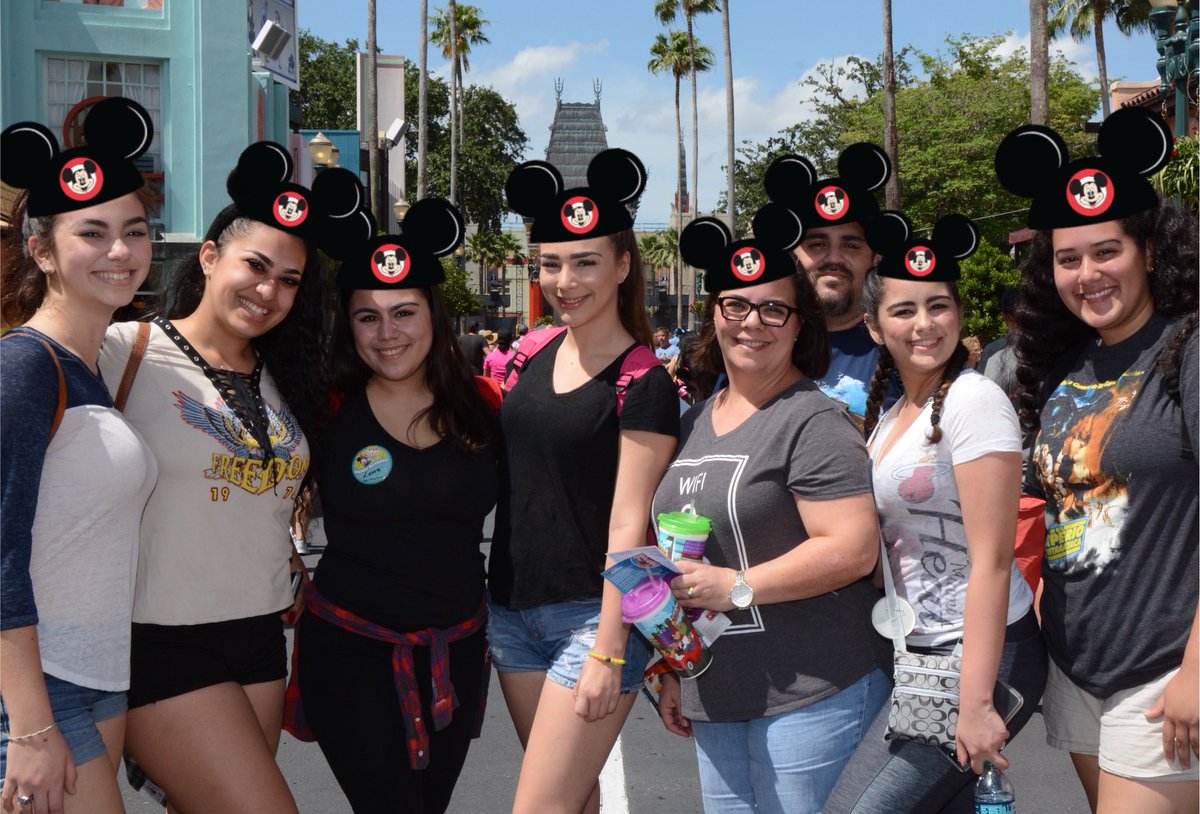 cristinnaa_x3's tweet image. Happy birthday baby girl !!! From dance partner to therapist to comedian I know I can always count on you to make my day ❤️ I love you and enjoy 20 💕💕 #lalaturns20 #WeAreGettingOld @lauraparrales