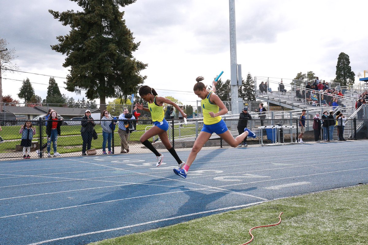 AlohaHSYearbook's tweet photo. The Warriors against the Wildcats (@WestviewTrack @WestviewSoftbal ) on the track and on the field 👊🏼 https://t.co/CnZM4tYtO3