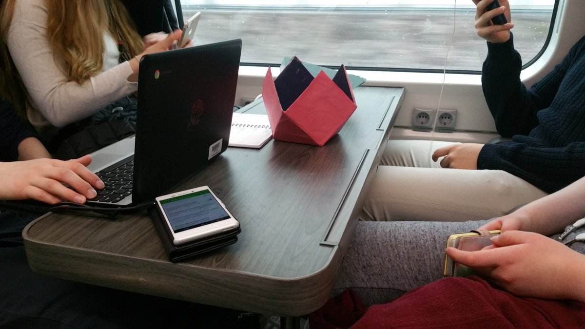 eskoinfo's tweet photo. Neljä oppilasta + opettaja matkalla #Vaasa'an #MatCup-matematiikkakilpailuun. https://t.co/johgYvIgdi