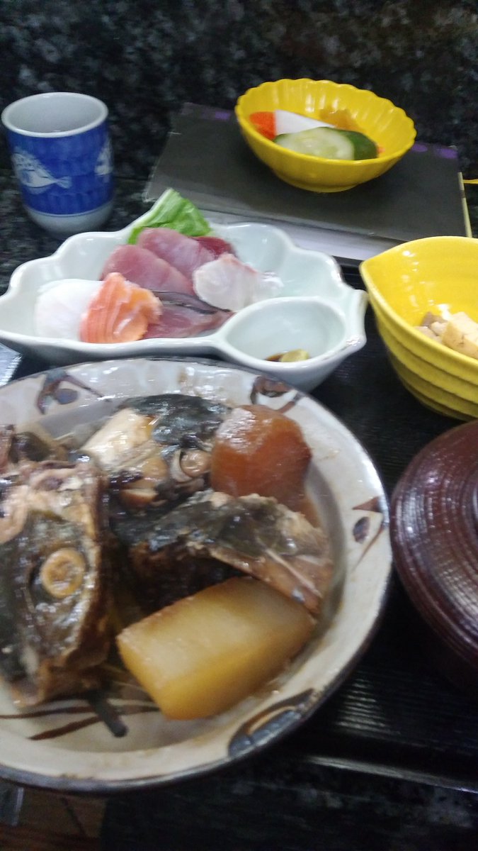 孤独のグルメ 馬の骨の ランチ食べ歩き 今日のランチは 高田馬場の割烹 桂 の 刺身とぶり大根 で800円 間違いなく都内最高のcpの店 刺身と小鉢だけでも 他店の刺身定食並みで そこにボリュームたっぷりのぶりのあらが付く しかも汁があら汁 孤独のグルメ 馬の骨の ランチ食べ歩き 今日のランチは 高田馬場の割烹 桂 の 刺身とぶり大根 で800円 間違いなく都内最高のcpの店 刺身と小鉢だけでも 他店の刺身定食並みで そこにボリュームたっぷりのぶりのあらが付く しかも汁があら汁