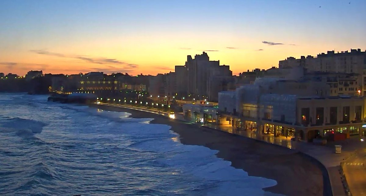 PNerval's tweet photo. Biarritz 19 avril 2018 06h57
Excellente journée pour tout le monde 🤗
Bises à la gent féminine 😘 https://t.co/07zMmnyCSY