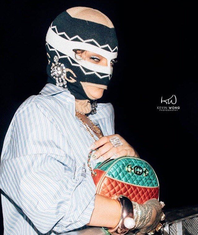 pixiejasmin's tweet image. Я, когда встречаю учителя из школы на улице: