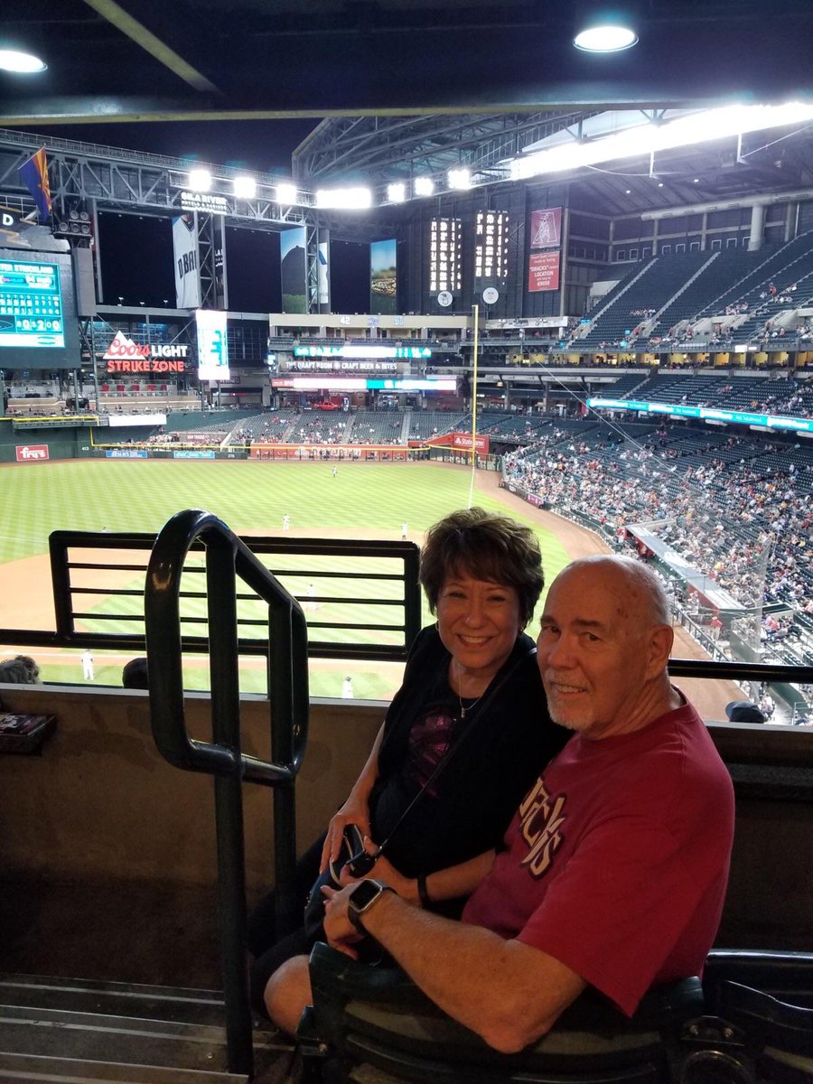 SarahPolenick's tweet photo. Extra innings, we're on the edge of our seats! #DiamondEvents #StayVacationed #DbacksvsGiants @Dbacks @MarkDJensen1 @BrandonAPrince1 https://t.co/rQe8tXIPlB