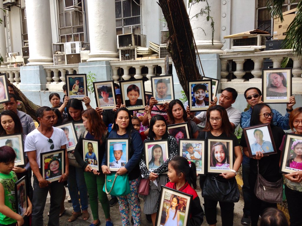 dominicalmelor's tweet photo. Parents of children who allegedly died due to #Dengvaxia now at DOJ for the filing of criminal complaints vs 37 respondents over the death 13-yo Abbie Hedia, a Dengvaxia vaccinee from Muntinlupa @ABSCBNNews https://t.co/IxpOUMePNB