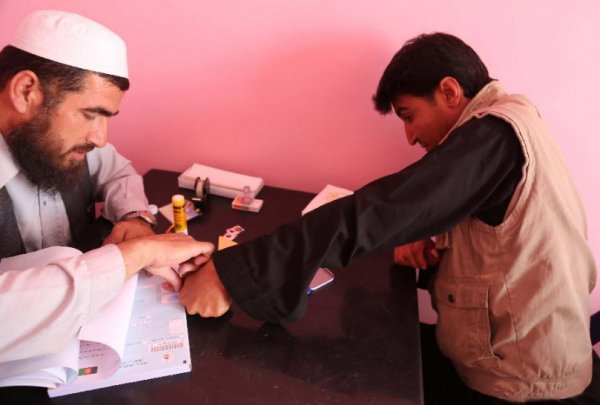 SMarof's tweet image. voter registration process for 2018 parliamentarian election  started in Afghanistan,please participate, get election card and register your name to participate in 2018 election. selection of proper representative can make positive change in your life.