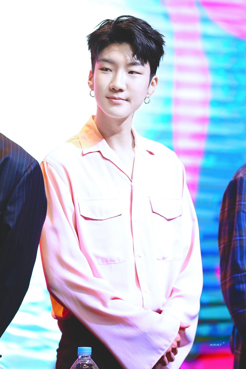 sh_momo_'s tweet photo. ➖HQ
참 잘 생겼다,,,

@official_hoony_ 
#이승훈 #위너 #seunghoon #hoony https://t.co/3jVoTpod2y
