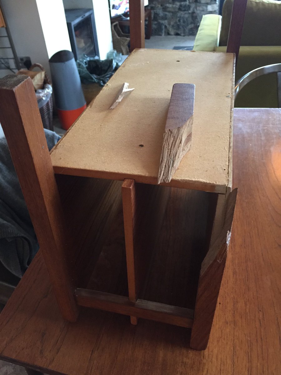 misamantha's tweet photo. Heard some terrible stories about @Hermesparcels but to smash a wooden mag rack takes some effort, the mirror on same delivery didn’t make it. Our local delivery guy says it happens all the time. https://t.co/LZeHpOIAwO