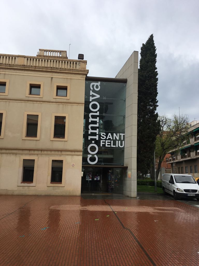 ajsantfeliu's tweet photo. L'Ajuntament de #SantFeliu inaugura el nou centre de demostració i innovació #COinnova a la Torre del Roser amb la signatura del conveni Sant Feliu Maker League amb @aiguesbcnclient https://t.co/aVGvwf085T https://t.co/LjTpKV5zNz