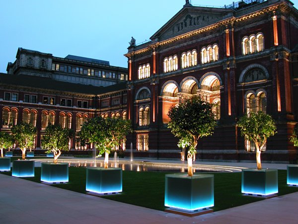 How about a wedding reception at the V&A?   
With its beautiful sculptures, soaring ceilings and elegant outdoor fountains...you're guaranteed to be left with a memorable and unique wedding experience! @V_and_A #Weddingvenue #DreamWedding #WeddingInspiration #AUniqueExperience