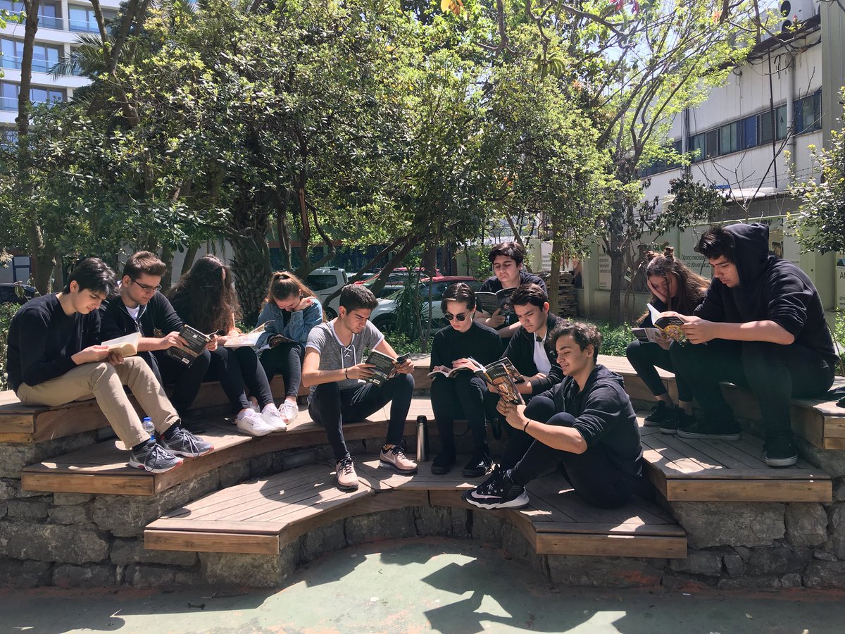 Doğada kitap okumak... While pupils are reading English stories in the garden... 🌴🌳🌲🌱🌿 <a href="/Sevgi_Cakmak85/">Sevgi Çakmak</a> @Didem_Ozgul
